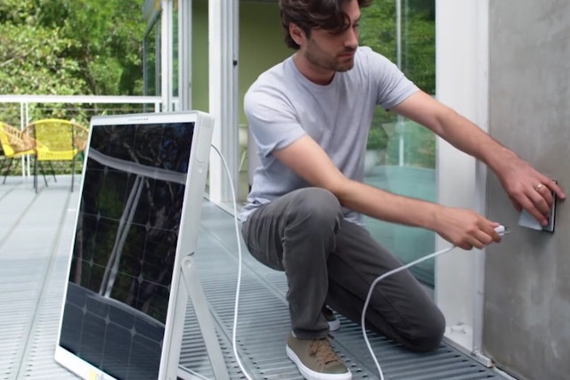 sieu-sa%cc%a3c-du%cc%a3-phong-di-do%cc%a3ng-dung-nang-luo%cc%a3ng-ma%cc%a3t-troi-de%cc%89-sa%cc%a3c-day-smartphone-toi-60-lan1